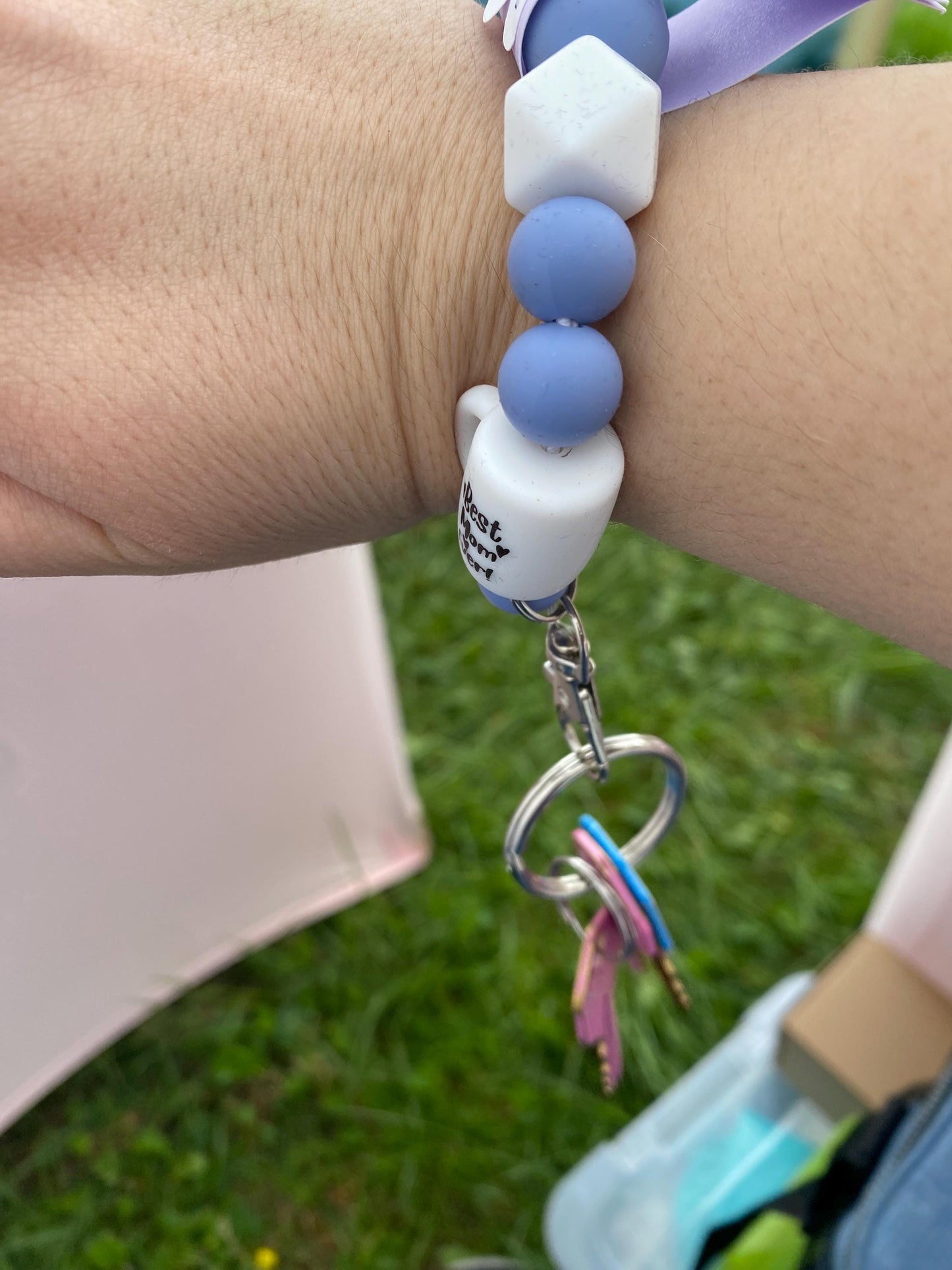 Best Mom Ever Keychain Bracelet, gift for mom, silicone bead bracelet, wallet bracelet, wallet keychain